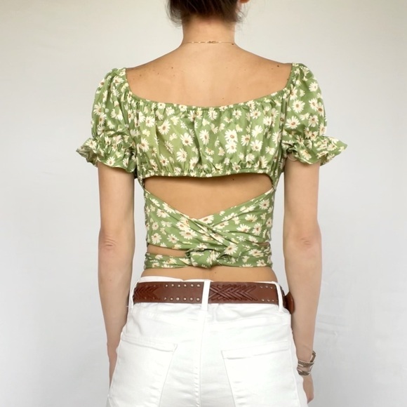 Floral Daisy printed crop top fits L green ties on the back woman’s - Picture 4 of 14
